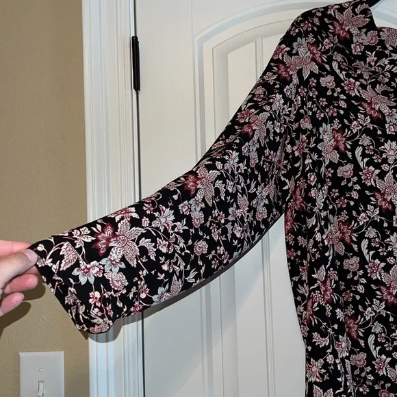 Floral button up blouse - Picture 4 of 4